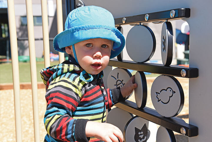 Jeu de mémoire extérieur pour enfants